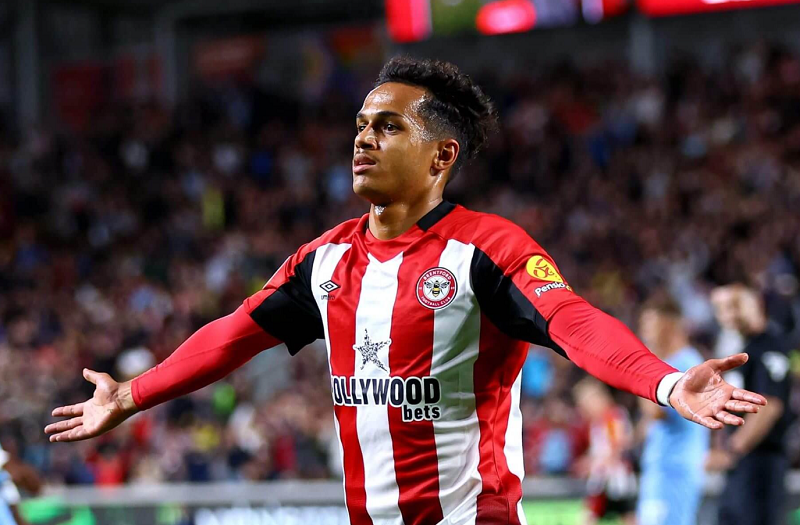 carvalho-len-tieng-sau-ban-thang-cuu-brentford-thoat-thua-chelsea