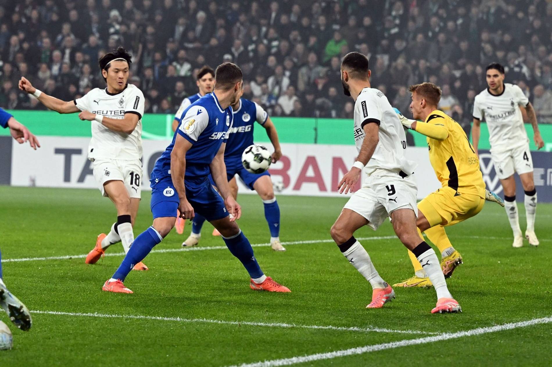 B. Monchengladbach vs Karlsruher SC (02:45 &#8211; 29/10) | Xem lại trận đấu